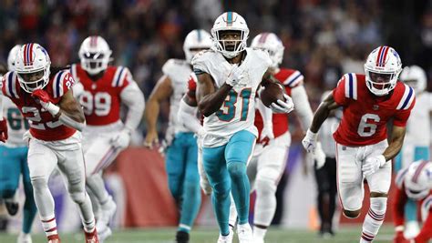 Mostert runs for 2 TDs, Tagovailoa throws for another as Dolphins hold off Patriots 24-17